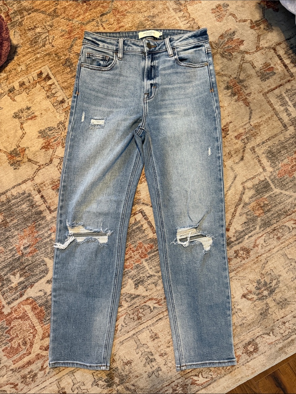Hidden Straight-Leg Distressed Jeans - Women